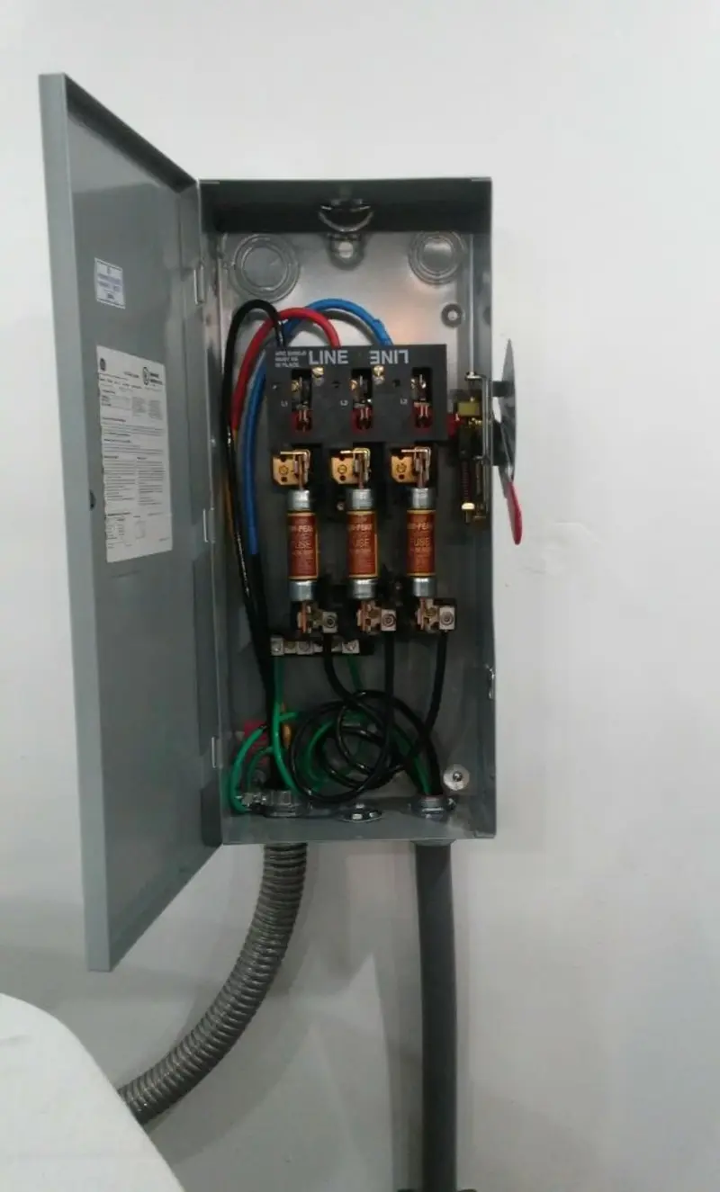 Three-phase disconnect switch installed for Electrical Wiring & Rewiring in Ocala